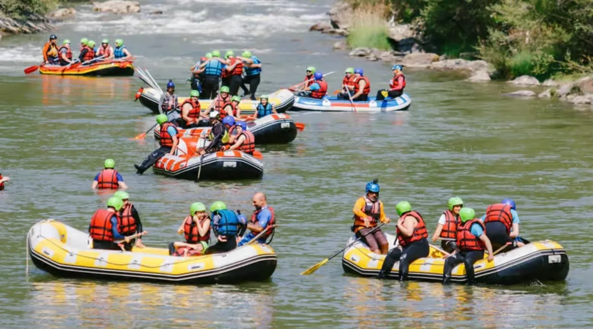 Aventură pe râul Buzău: 14 kilometri de rafting prin inima Carpaților